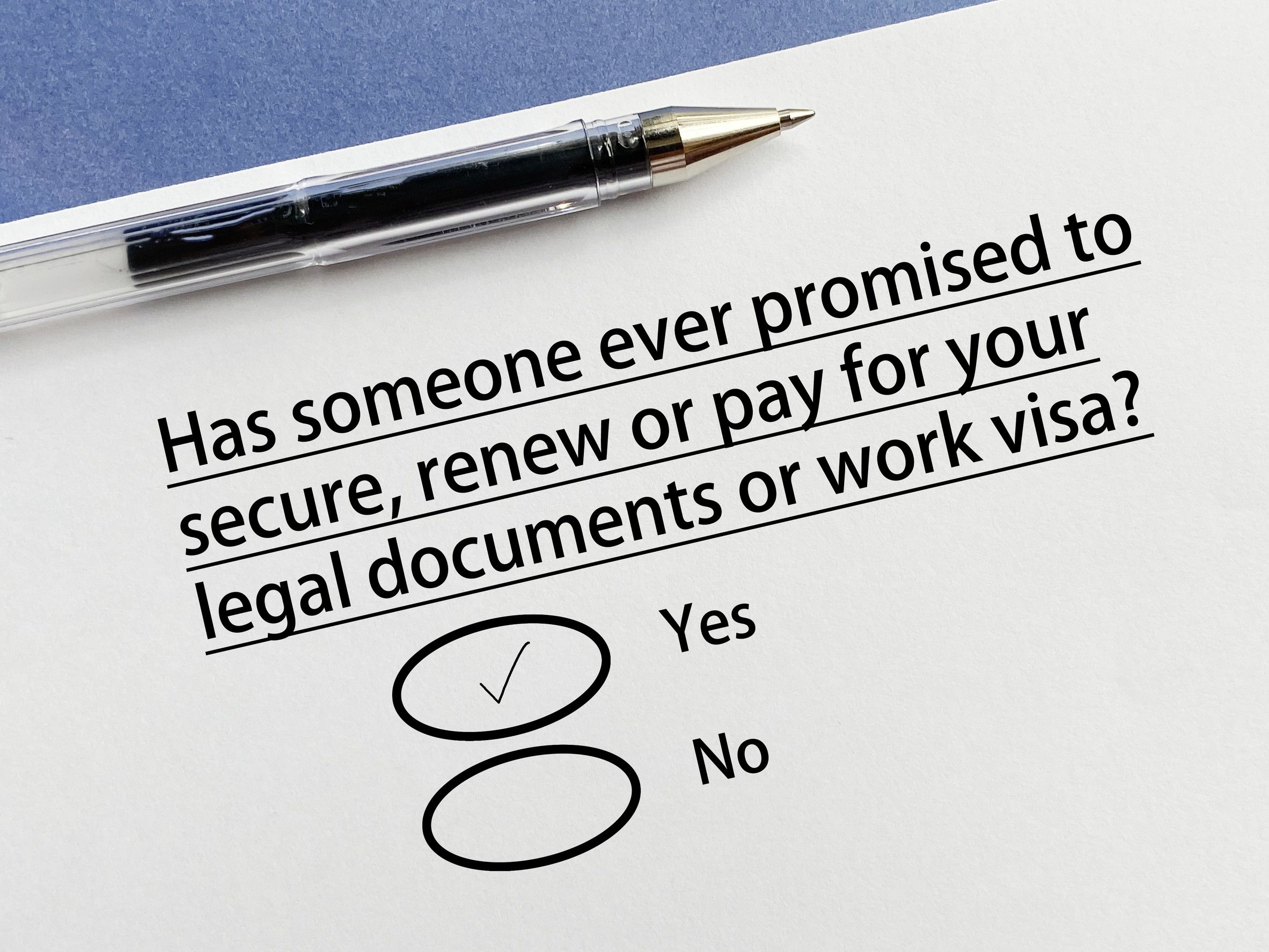 ある人物が人身売買に関する質問に答えている。彼は誰かが身柄を確保すると約束したと思っている。