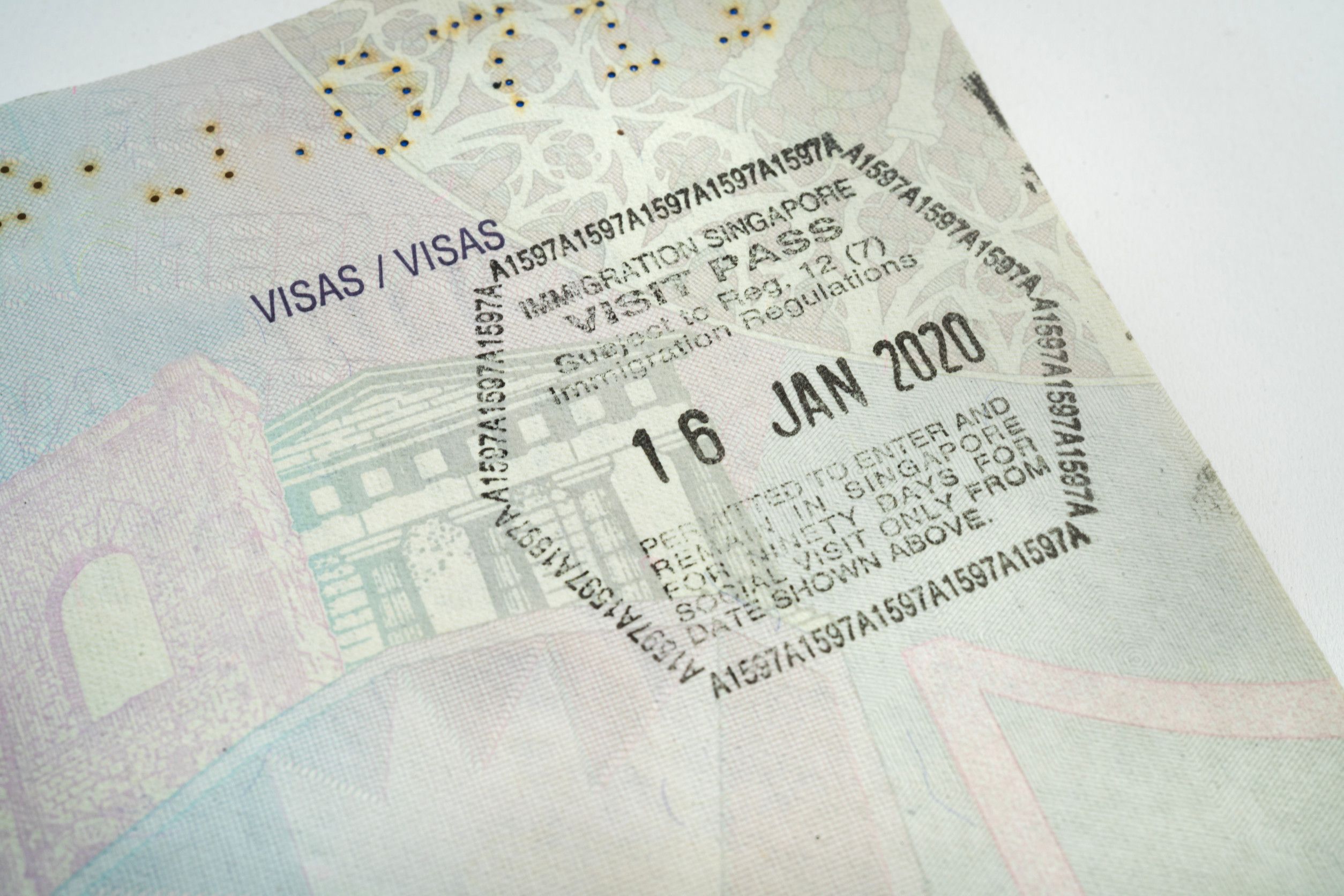 パスポートに押されたシンガポール国境管理局のスタンプ