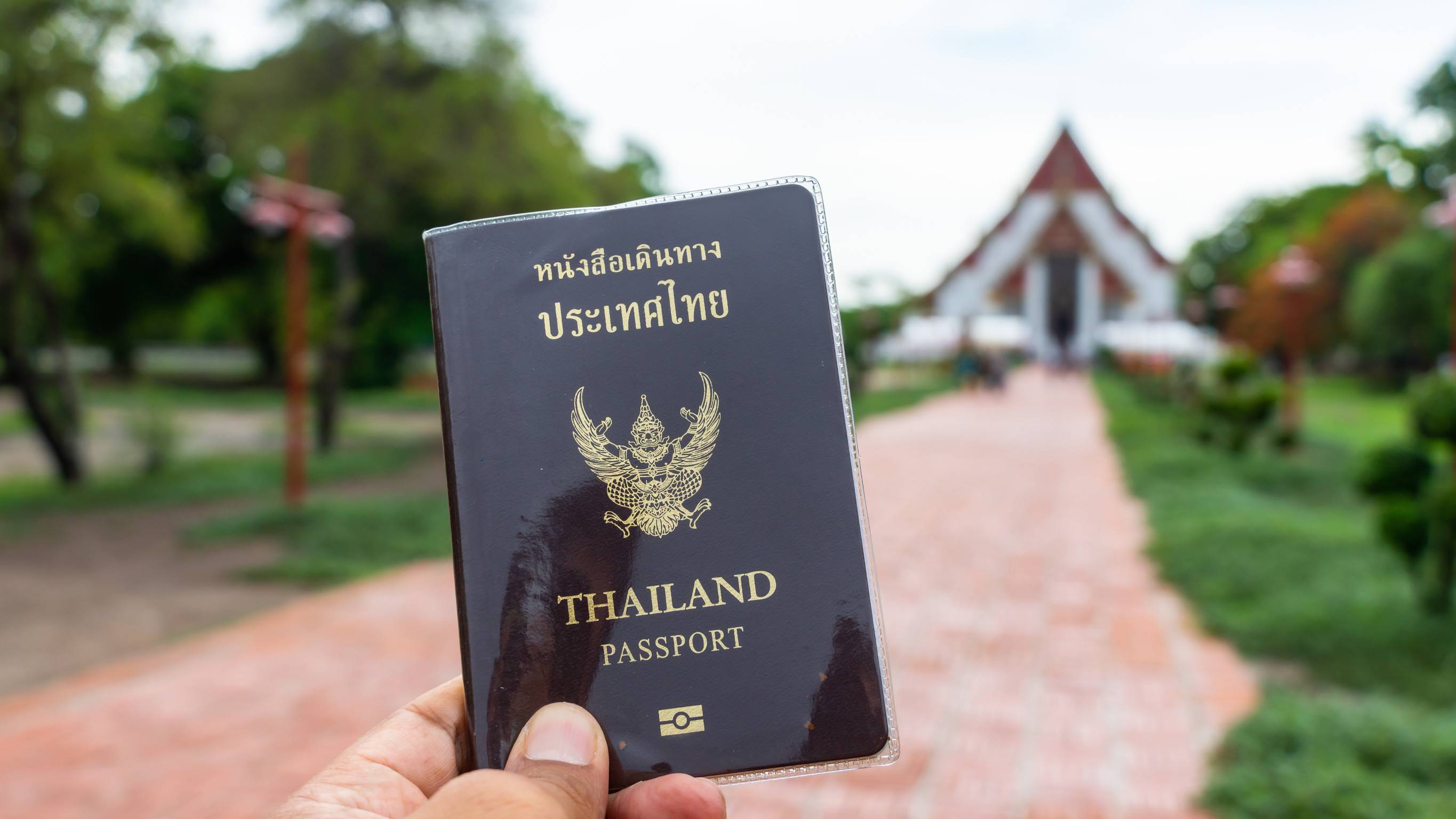 Reisender mit thailändischem Pass in der Provinz Ayutthaya, Thailand